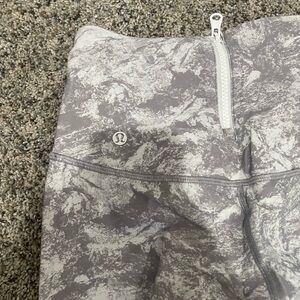 Lulu lemon grey and white leggings size 6